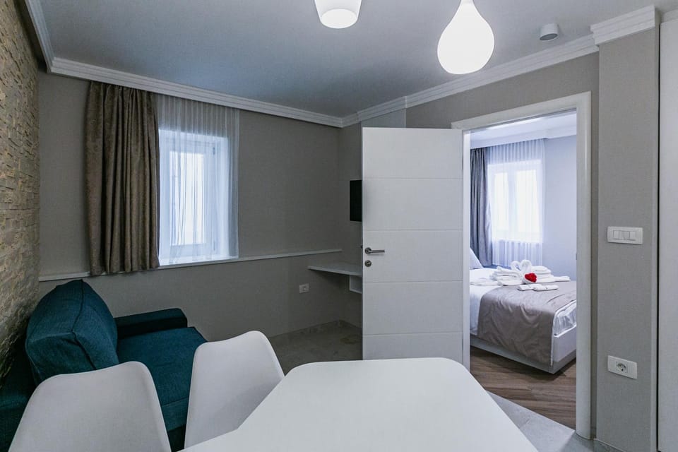 Communal lounge/ TV room, Bed, TV and multimedia, Living room, Photo of the whole room, Seating area, Bedroom