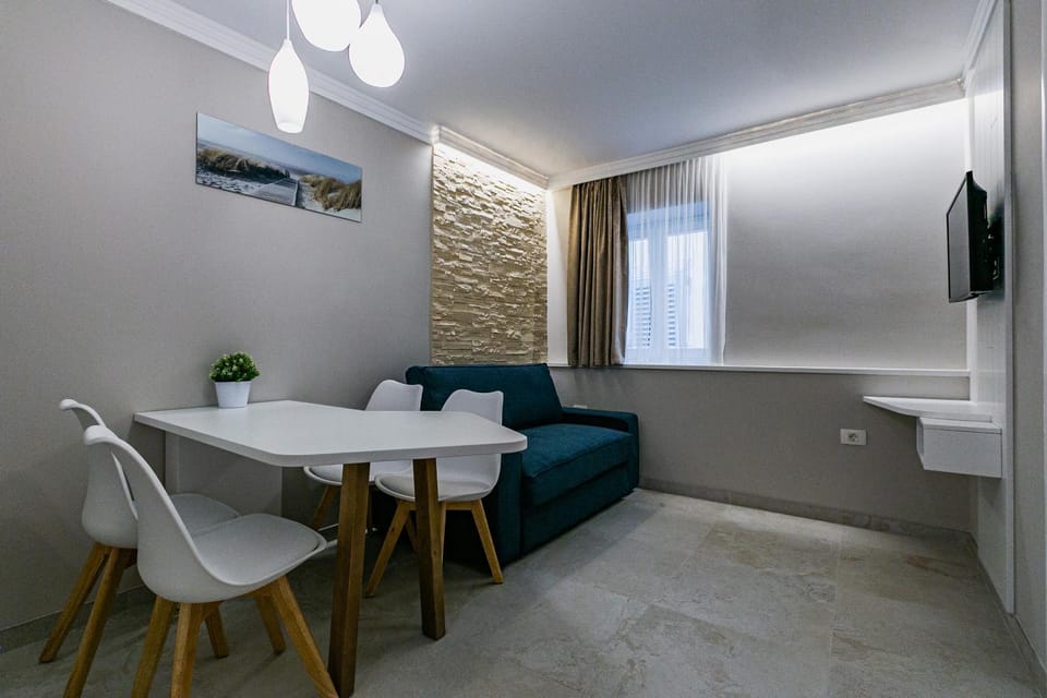 Living room, Photo of the whole room, Seating area, Dining area
