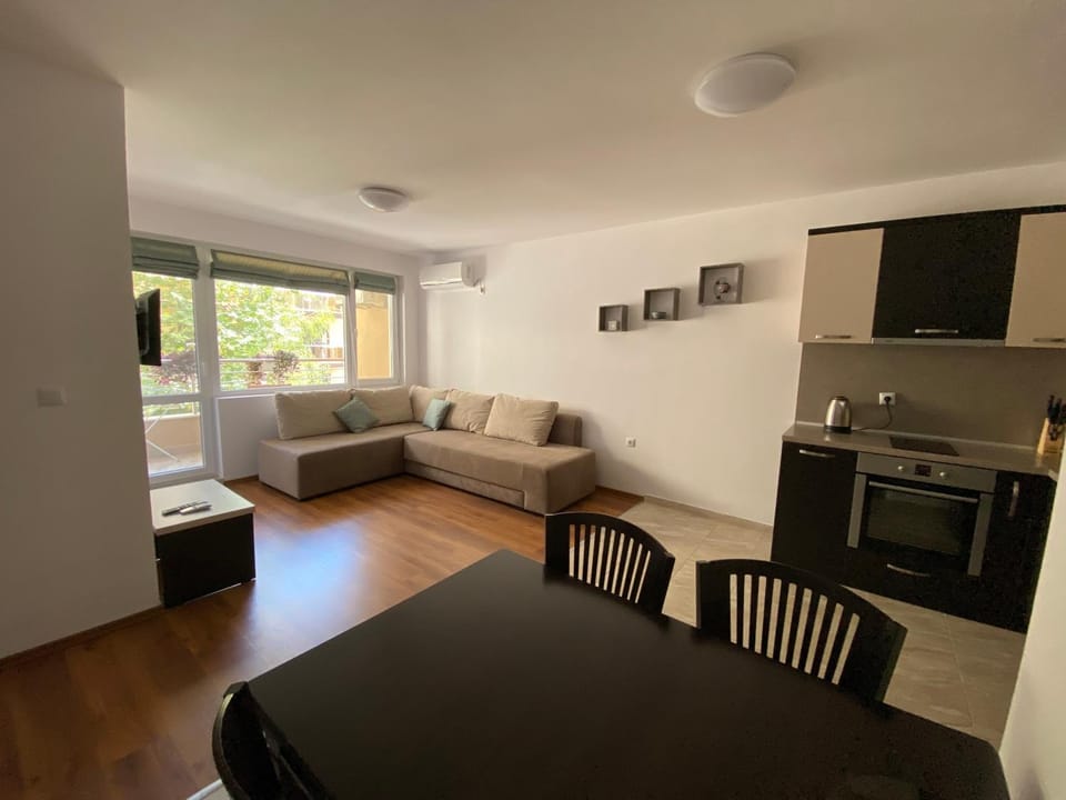 Living room, Dining area, pet friendly