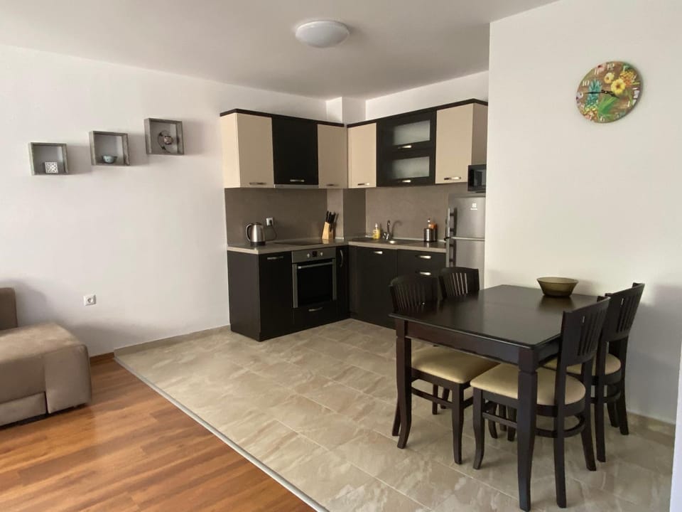Kitchen or kitchenette, Dining area, minibar, pet friendly, stove