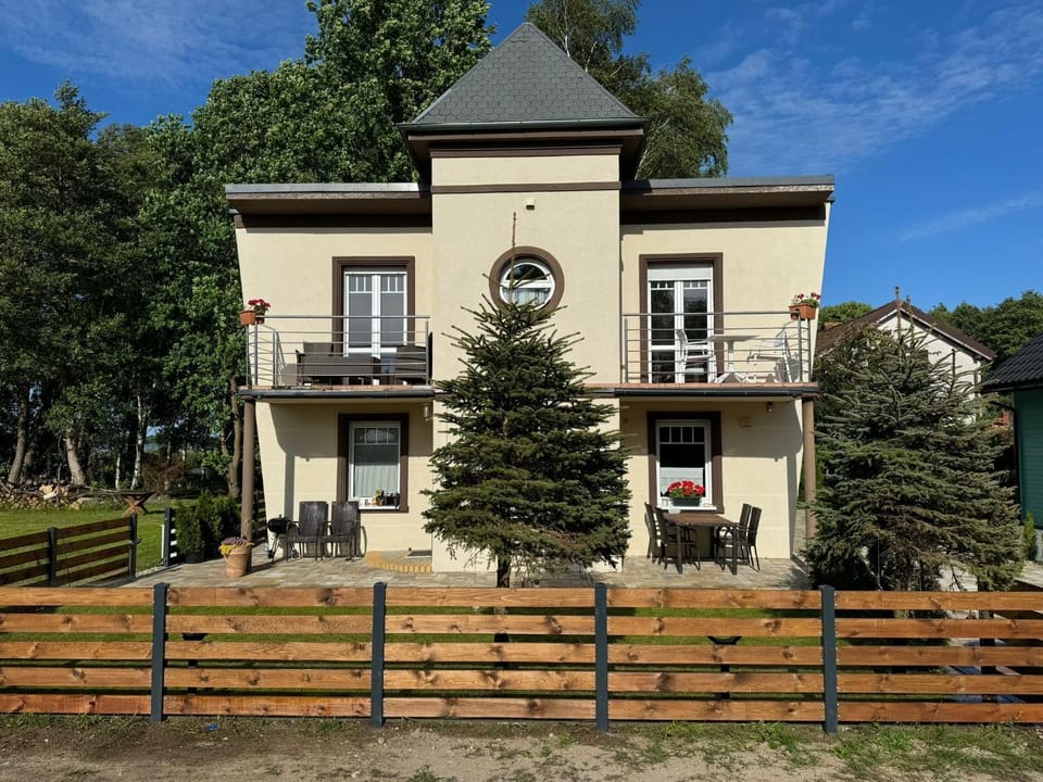 Property building, Day, Garden, Garden view