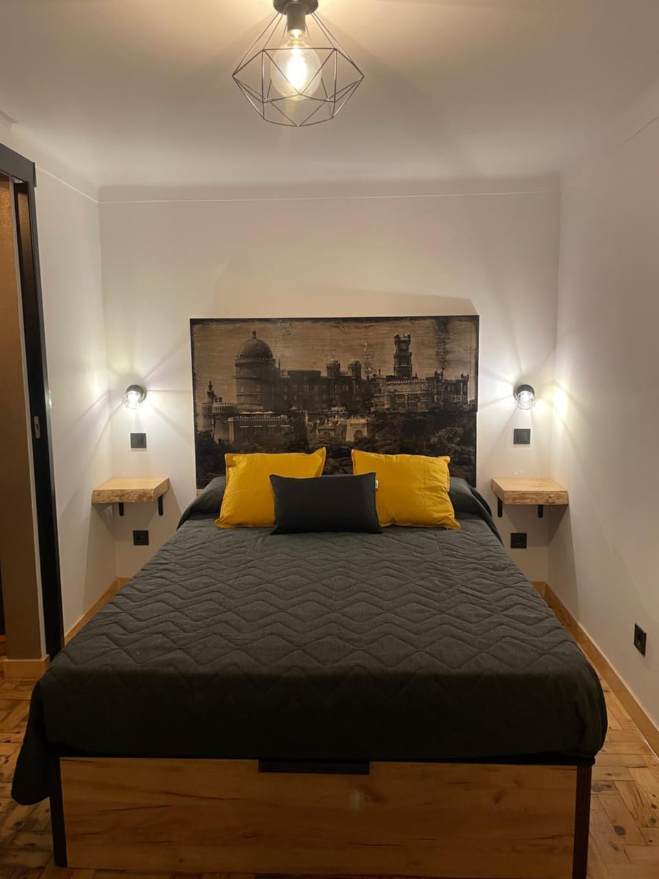 Photo of the whole room, Bedroom