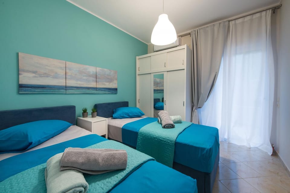 Bed, Photo of the whole room, Bedroom, air conditioner