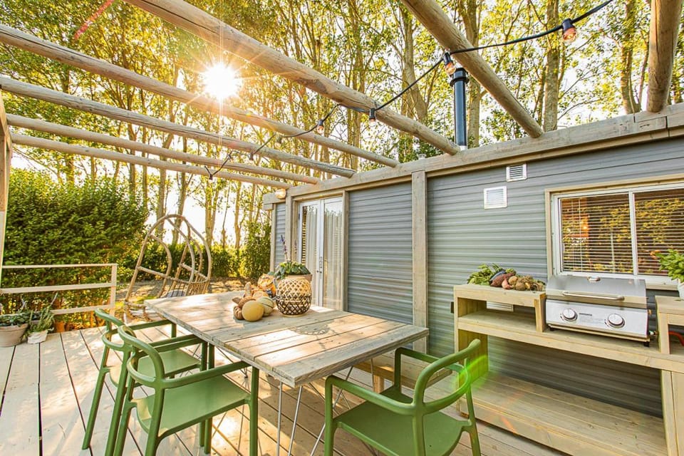 LODGES 7Huizen aan Zee Campground/ 
RV Resort in Scharendijke