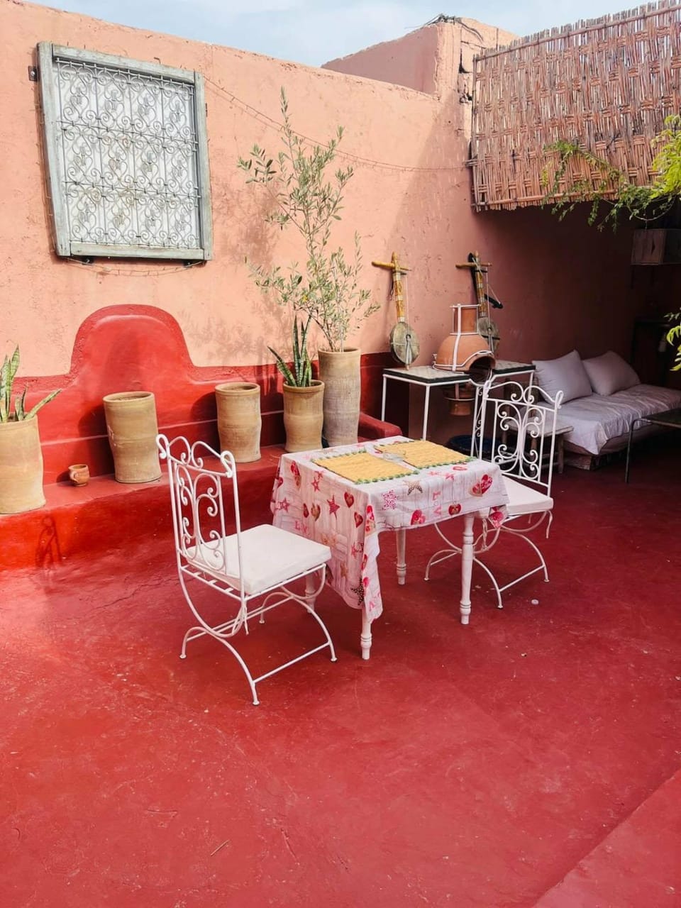 BBQ facilities, Dining area