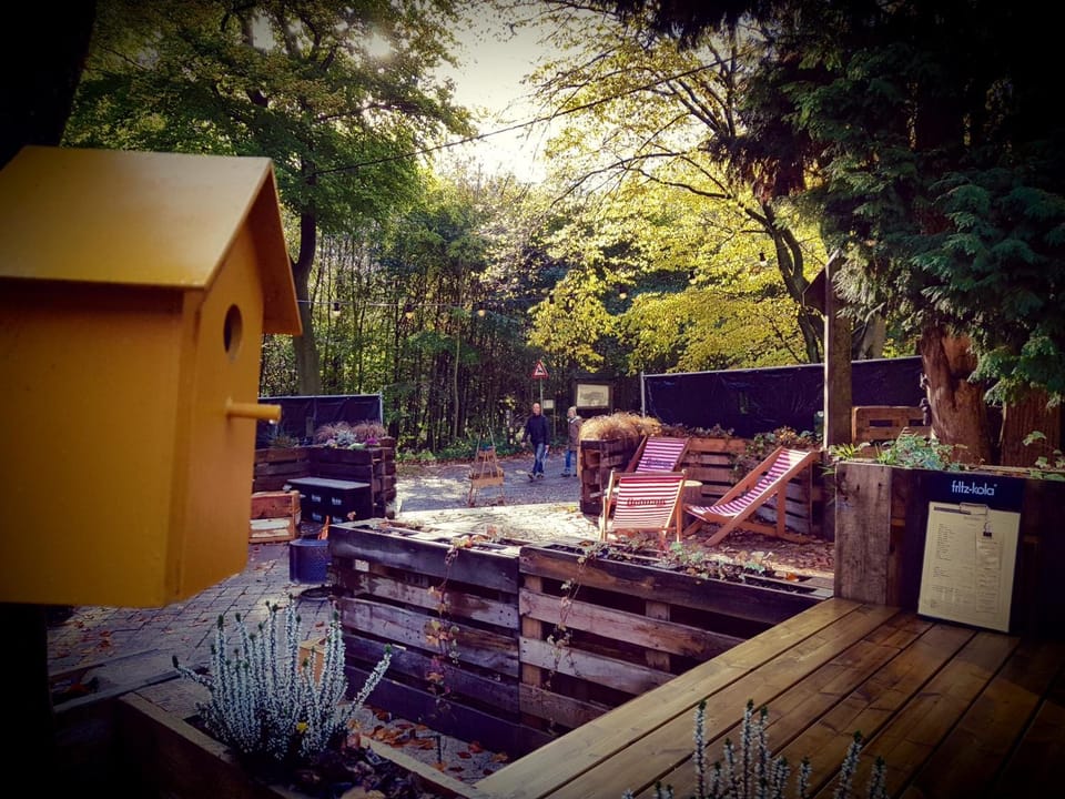 Property building, Restaurant/places to eat