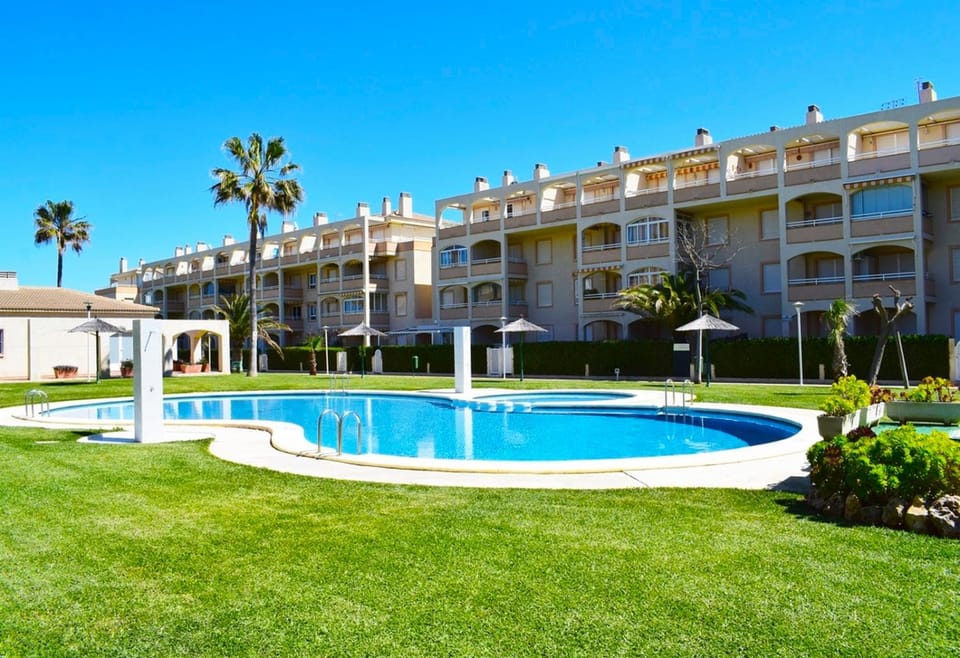 Property building, Garden, Swimming pool