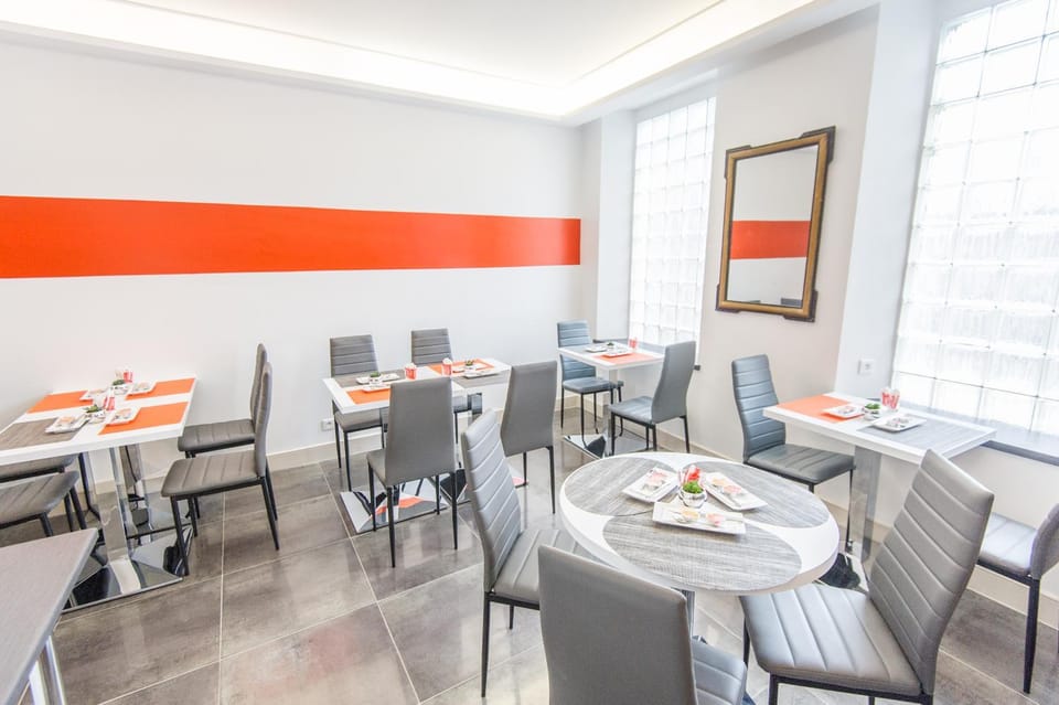 Restaurant/places to eat, Area and facilities