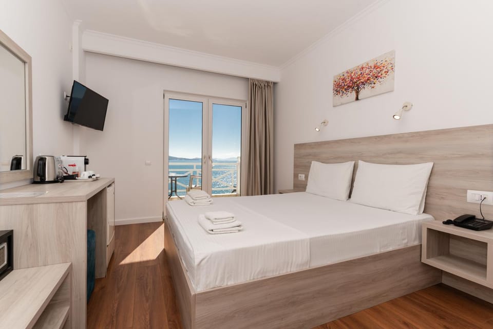 Bed, TV and multimedia, Coffee/tea facilities, Photo of the whole room, hair dresser