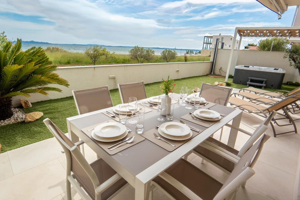 Patio, View (from property/room), Balcony/Terrace, Seating area, Dining area, Sea view