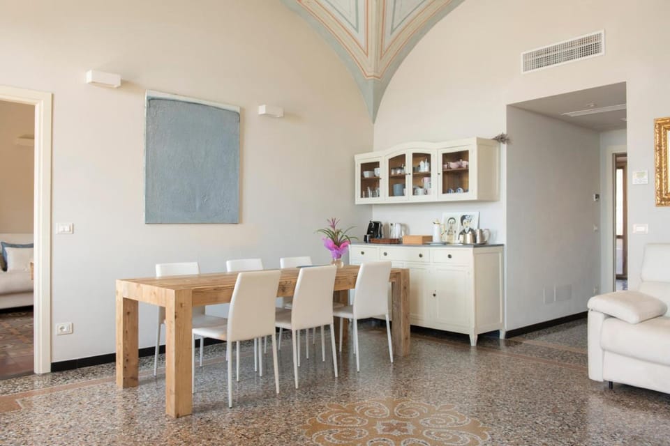 Communal lounge/ TV room, Lobby or reception, Lounge or bar