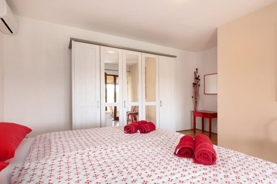 Red Apartment Apartment in Istria County