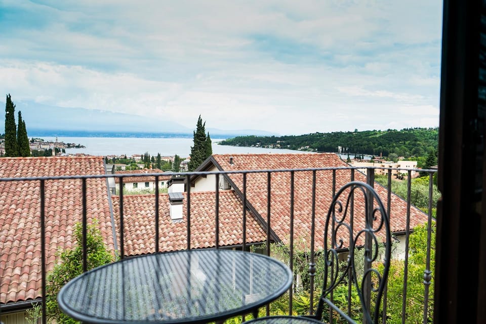 Balcony/Terrace, Lake view