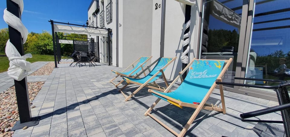 Property building, Patio, Day, sunbed