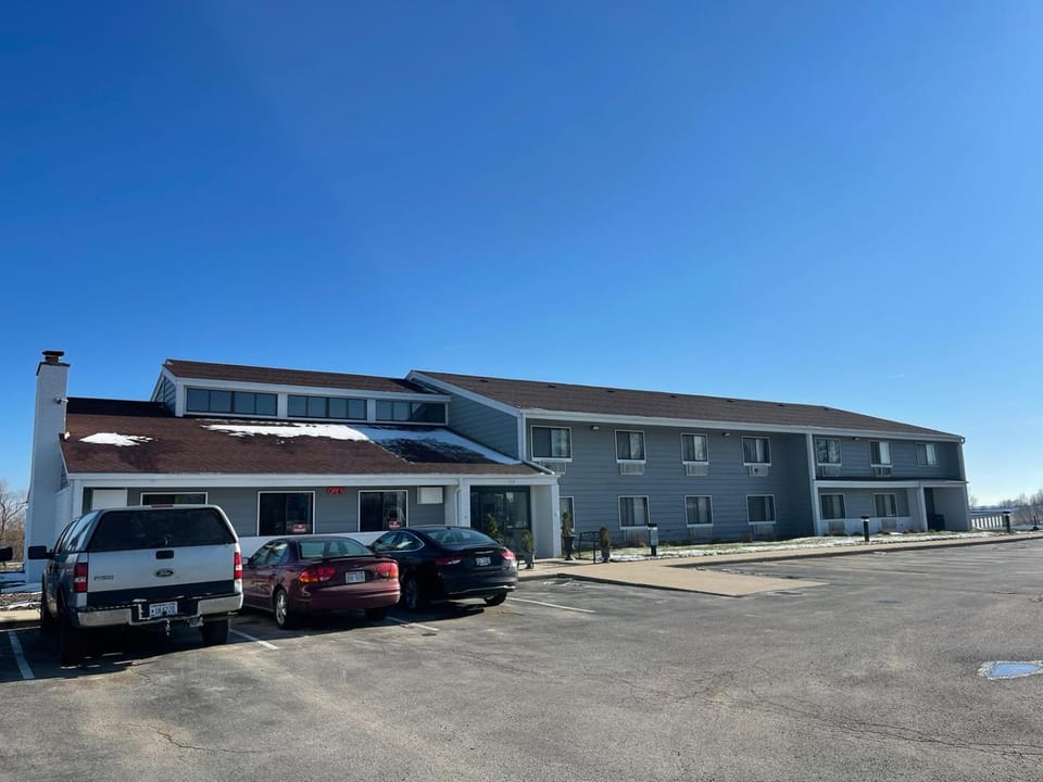 Property building, Day, Parking