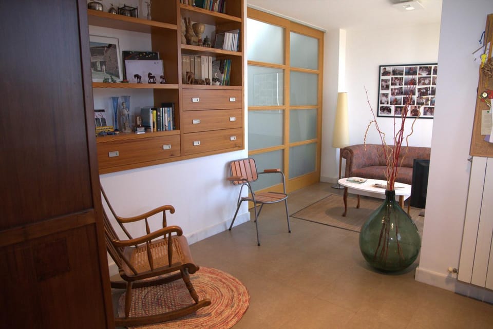 Library, Living room