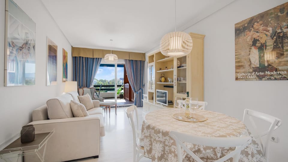 1 Bedroom Apartment, with Sea Views, in Medina Garden - Puerto Banús Apartment in Marbella