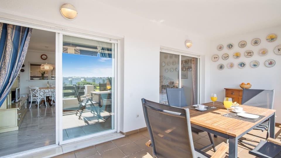 1 Bedroom Apartment, with Sea Views, in Medina Garden - Puerto Banús Apartment in Marbella