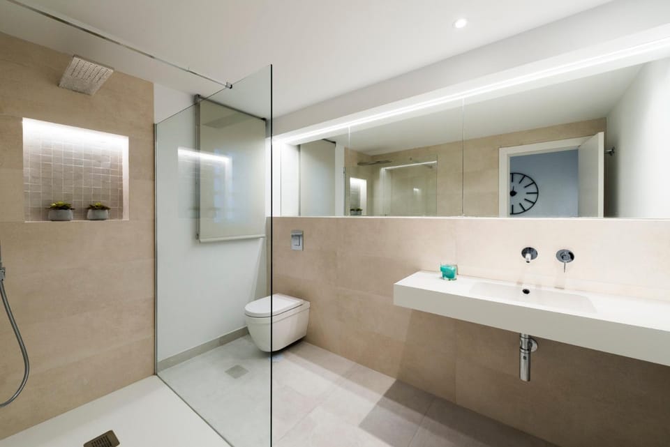 Modern 2 Bedroom Apartment, with Sea Views, in Playas del Duque - Puerto Banús Apartment in Marbella