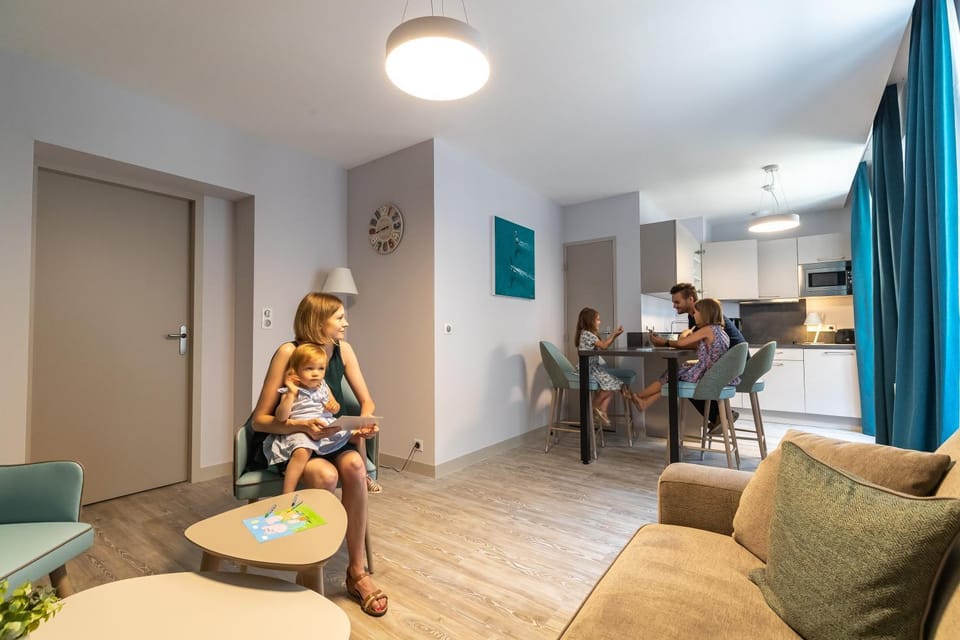 Living room, Dining area, children, Family, kitchen