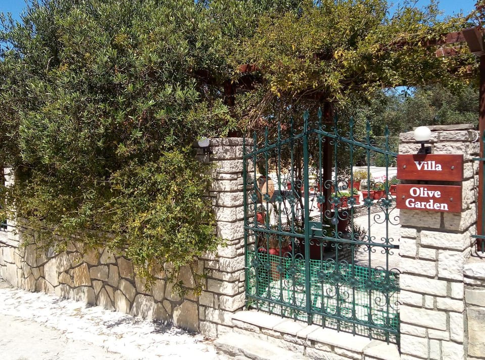 Villa Olive Garden, Kastanida - Paxoi Apartment in Peloponnese, Western Greece and the Ionian