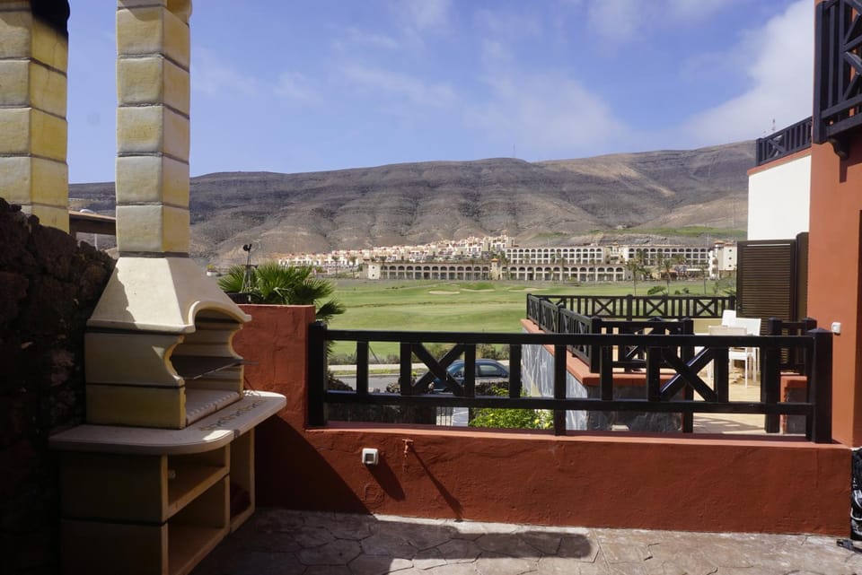 BBQ facilities, Balcony/Terrace, Mountain view