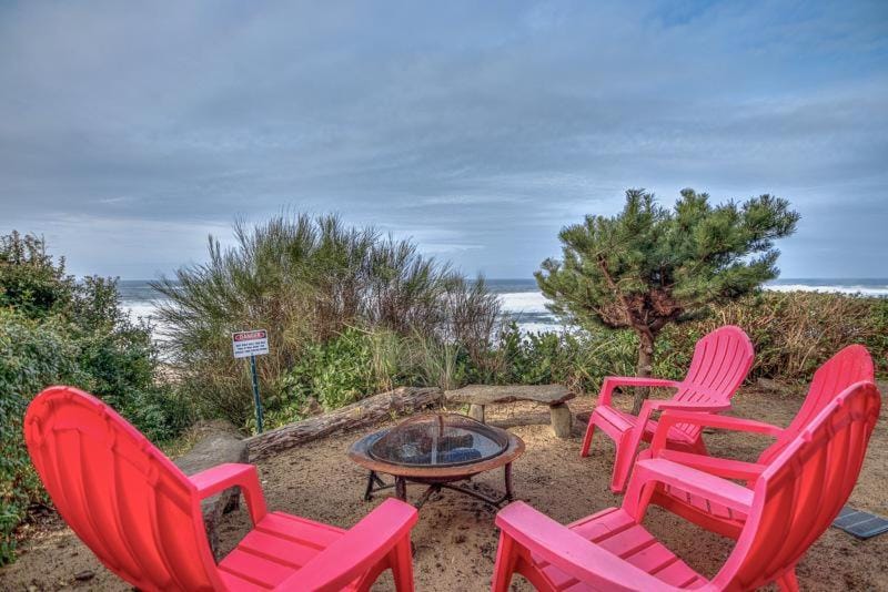 Surfers View House in Lincoln City