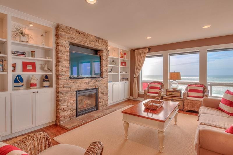 Surfers View House in Lincoln City