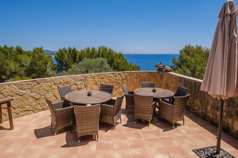 Property building, Balcony/Terrace, Living room