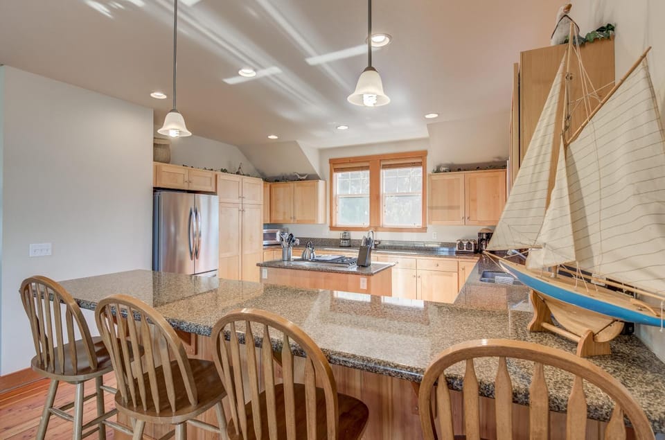 Sophies Place House in Roads End