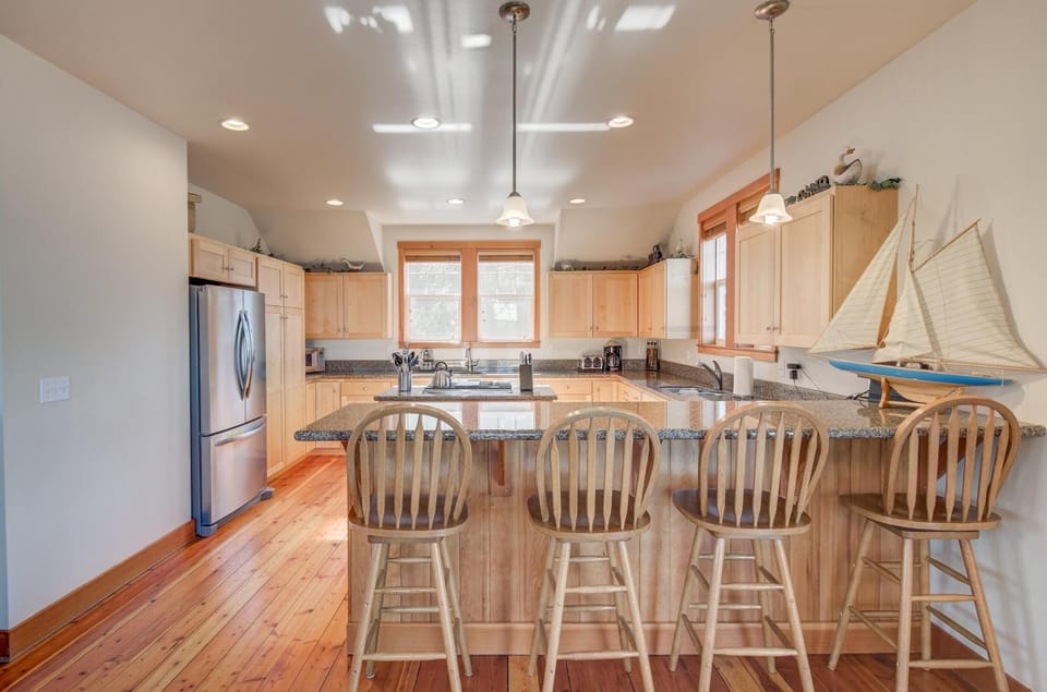 Sophies Place House in Roads End