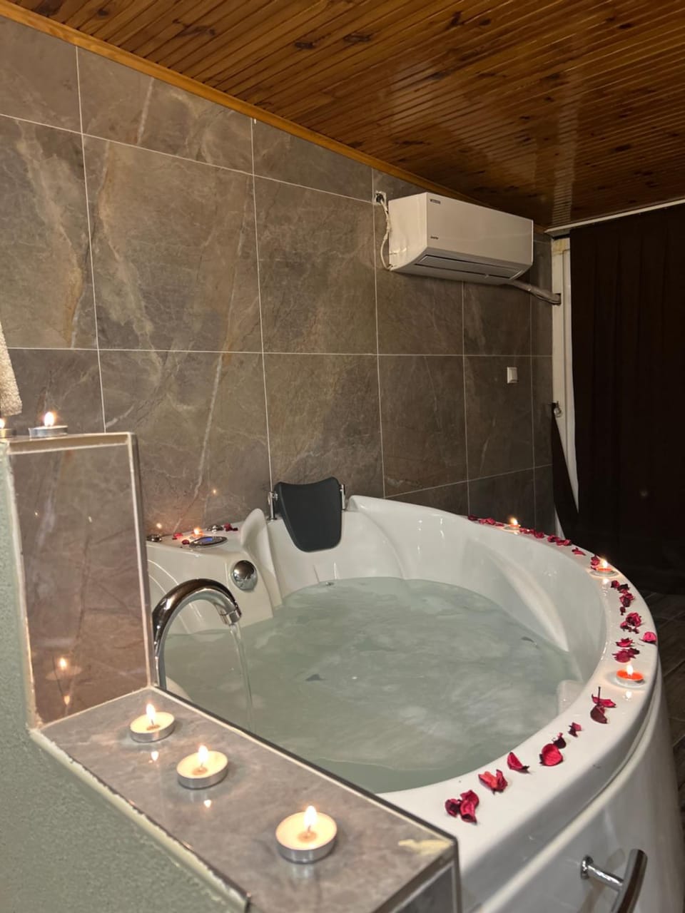 Hot Tub, Bath