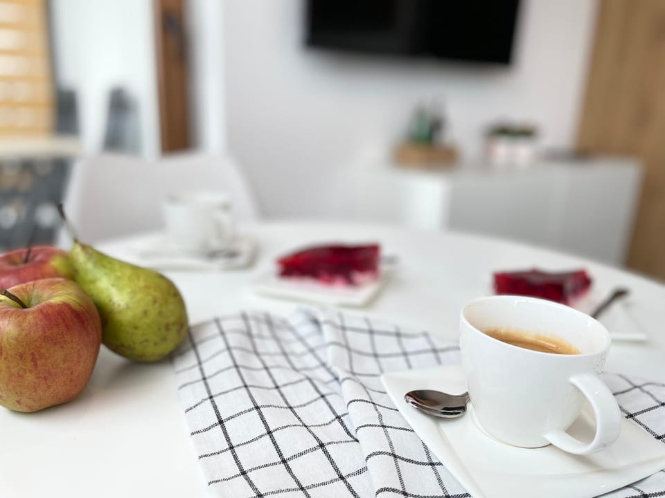Coffee/tea facilities, Food