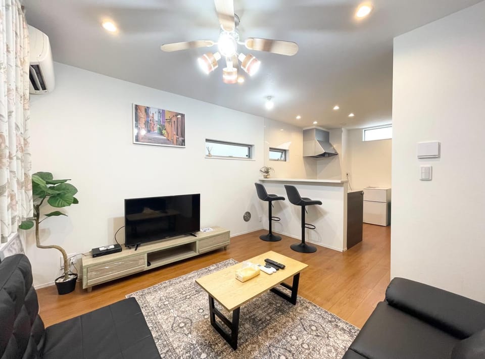 Communal lounge/ TV room, TV and multimedia, Living room, Seating area