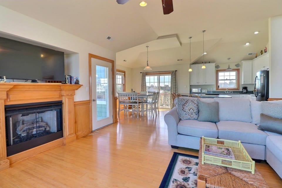 4124 - Sound Side Out House in Kitty Hawk