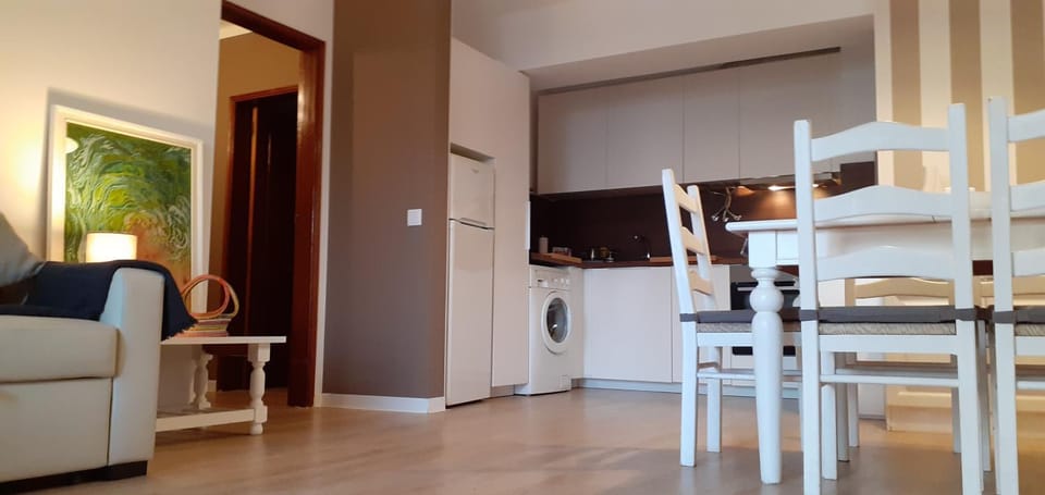 Communal lounge/ TV room, Kitchen or kitchenette, Dining area