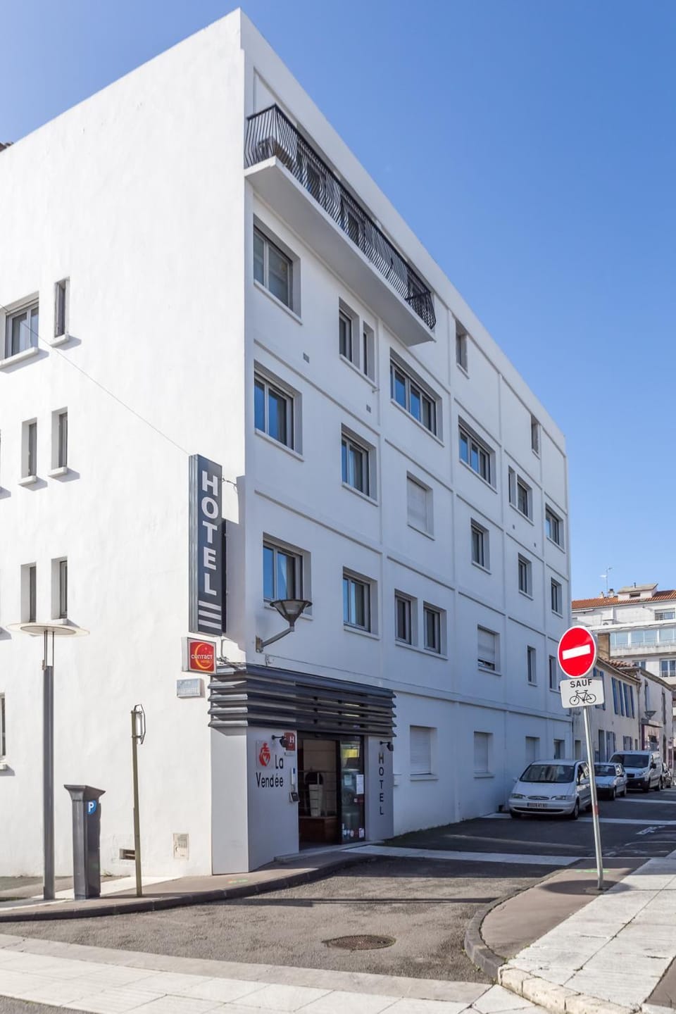 Facade/entrance