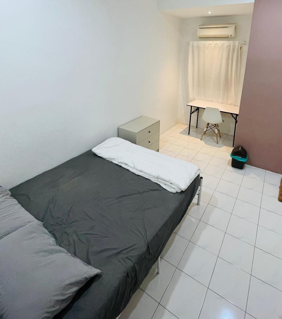 Photo of the whole room, Bedroom