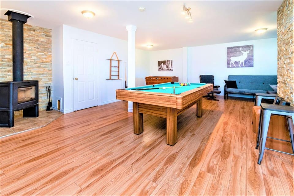 Charlevoix 4BR Cottage Hot Tub & Game Room 12 Chalet in Baie-Saint-Paul