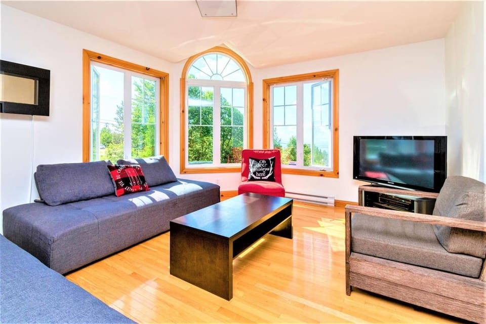 Charlevoix 4BR Cottage Hot Tub & Game Room 12 Chalet in Baie-Saint-Paul