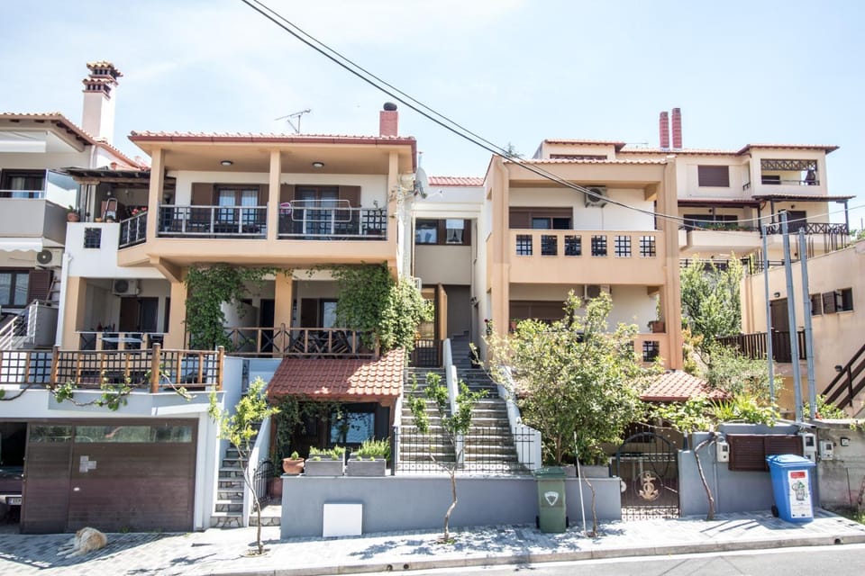 Property building, Patio, Restaurant/places to eat, Swimming pool, Breakfast