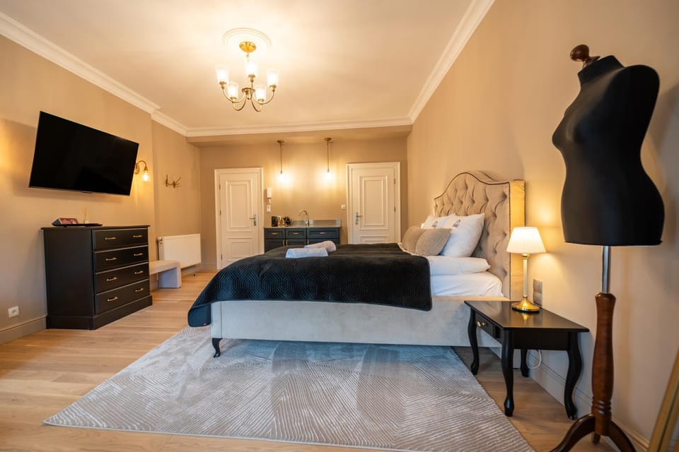 TV and multimedia, Photo of the whole room, Bedroom, wardrobe