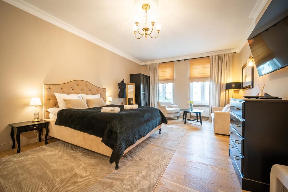 Bed, TV and multimedia, Living room, Photo of the whole room, Seating area, Evening entertainment, Bedroom, towels