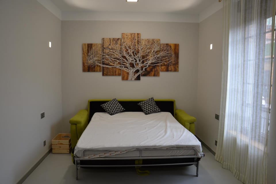 Bed, Living room