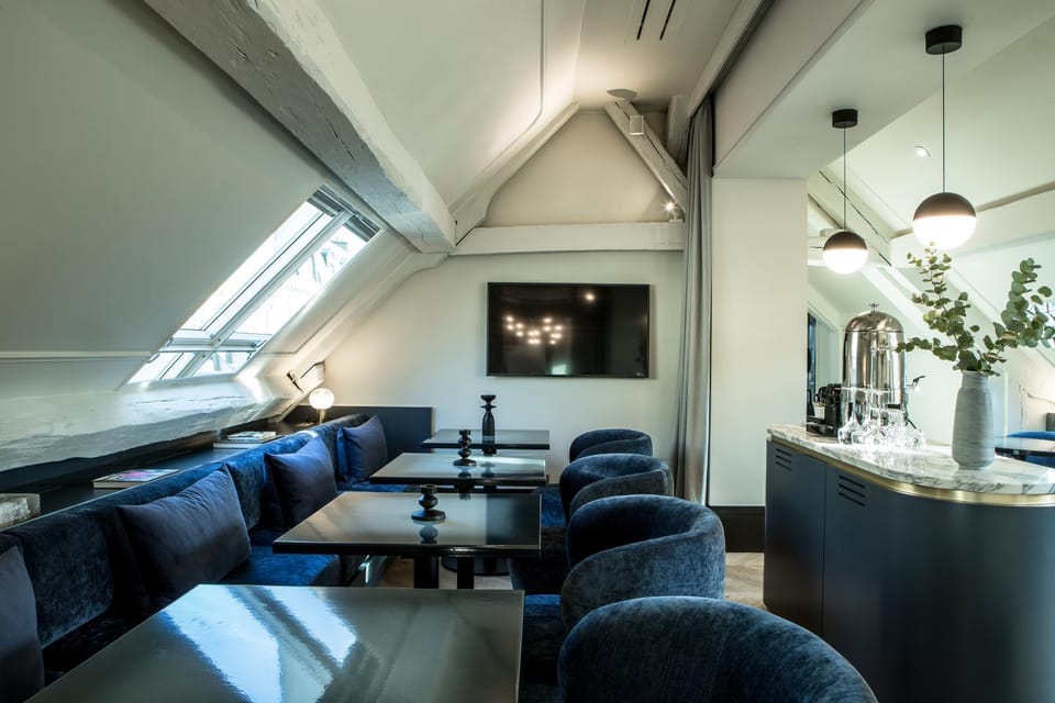 Lounge or bar