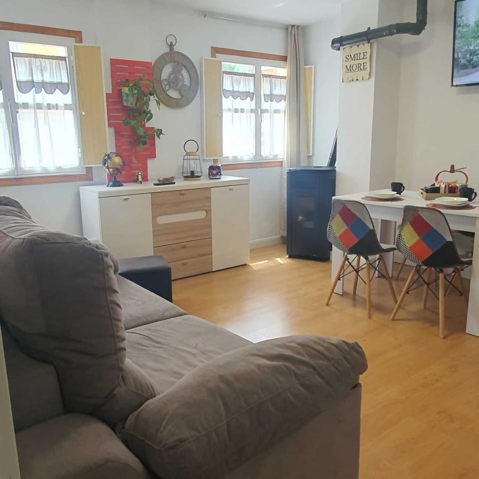 The family bienvenidos a Canfranc Apartment in Aragon