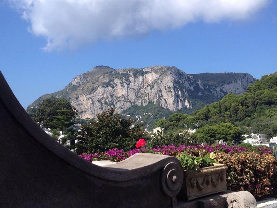 Nearby landmark, Natural landscape, Mountain view, Internal: Not applicable to any particular room