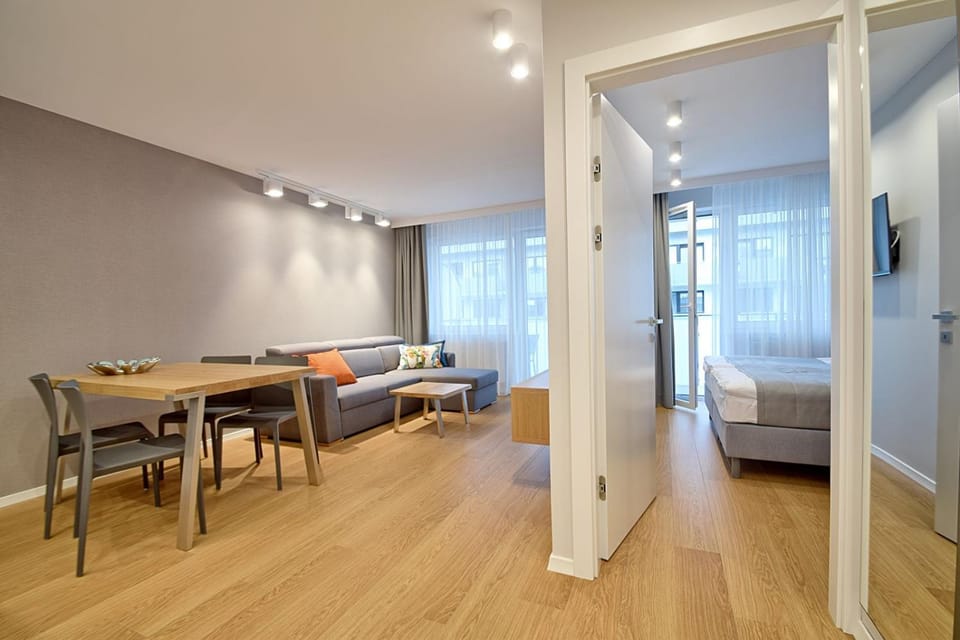 TV and multimedia, Seating area, Dining area, Bedroom