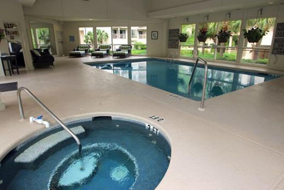 New Furniture New Paint New King Bed Master 2 Queens Bikes & Beach Gear included House in Hilton Head Island