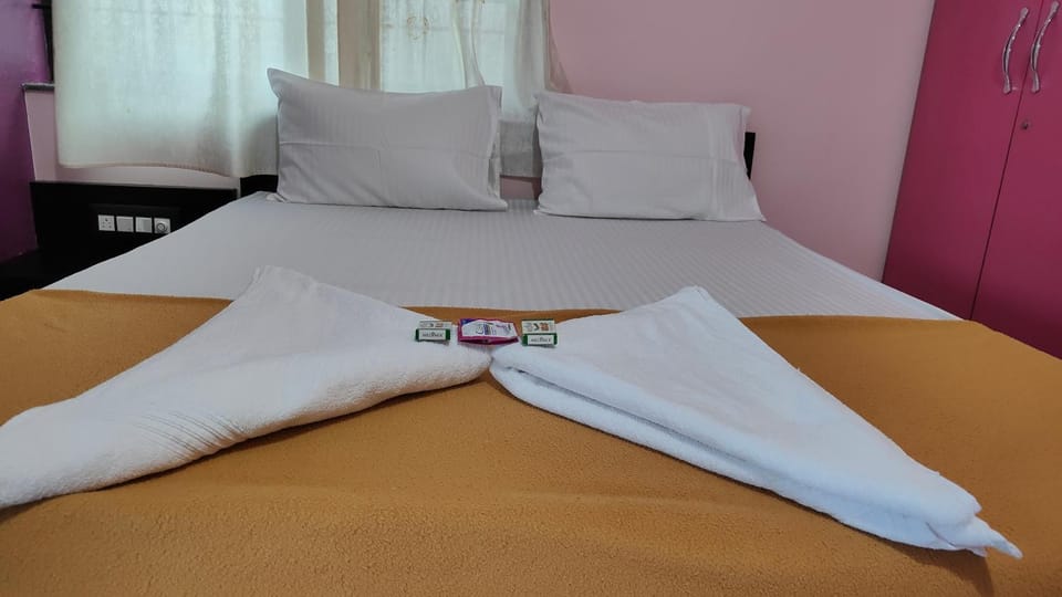Bed, towels